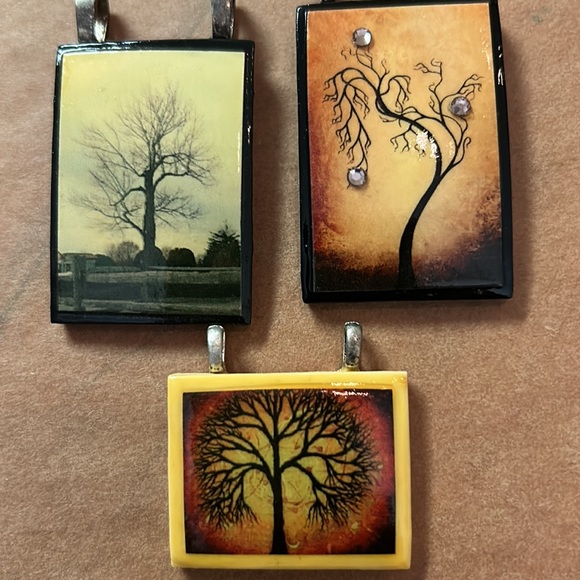 5 vintage Hand made wooden “tree” pendants - Picture 3 of 4